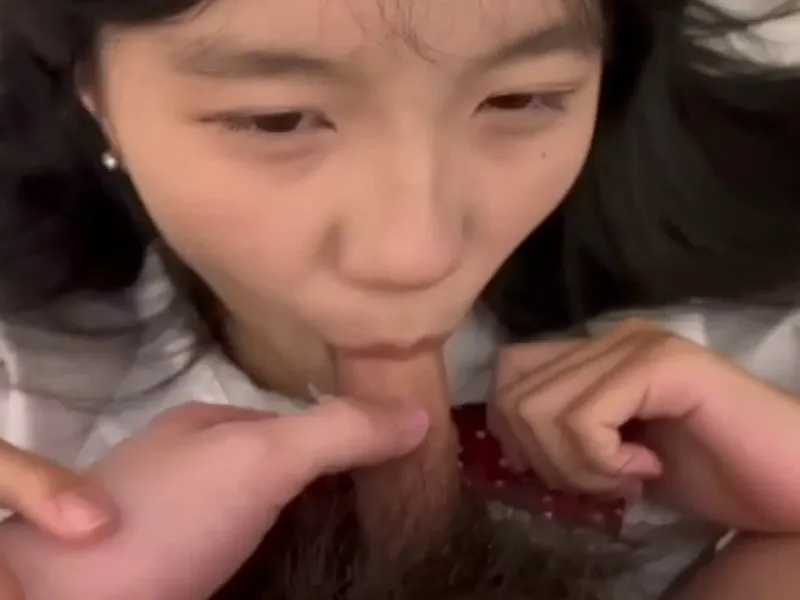 Em loli dễ thương mút cậu bé biến em thành con đào dam dang p2